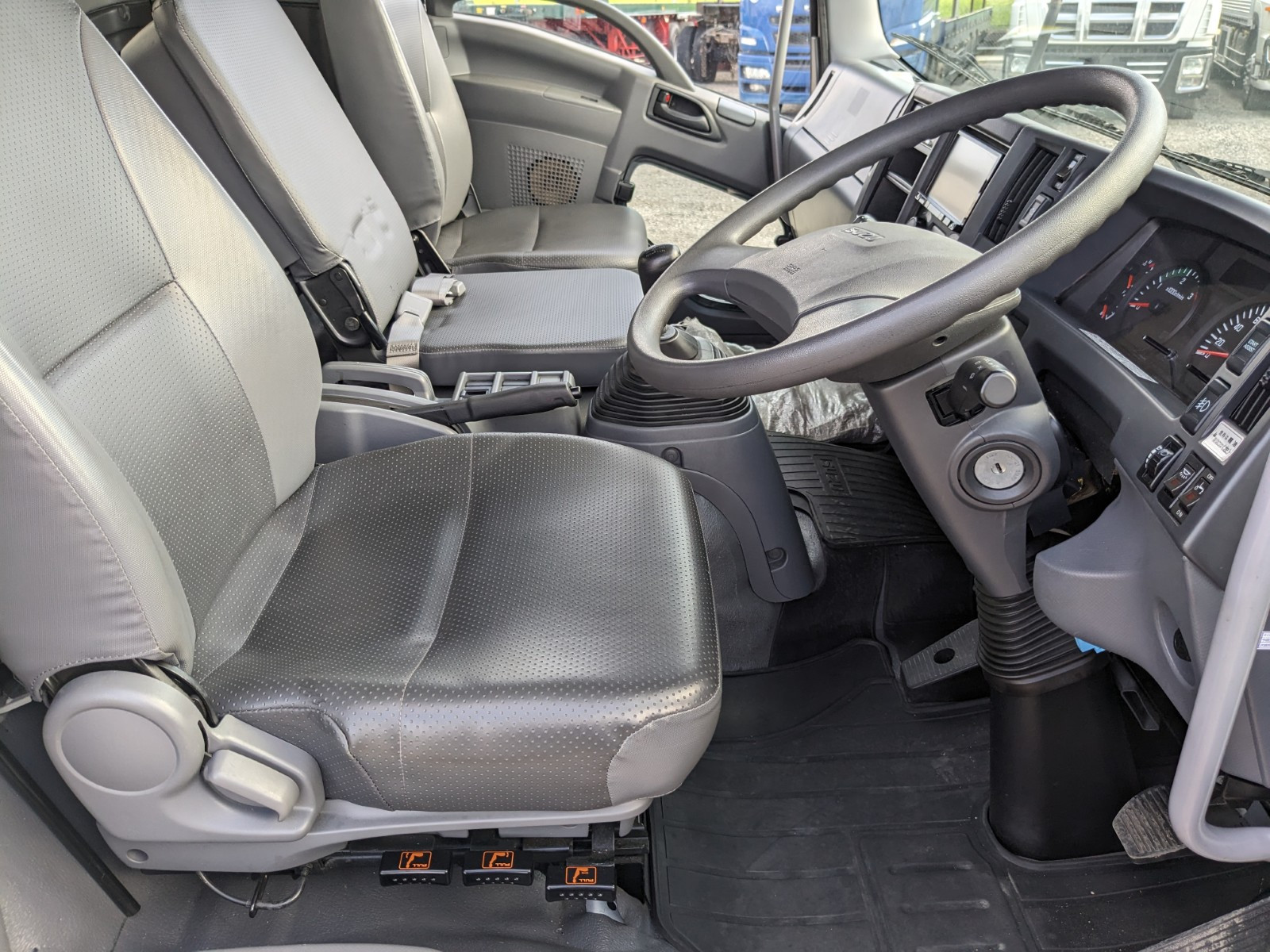 いすゞ フォワード TKG-FRR90S2(2WD)の写真39