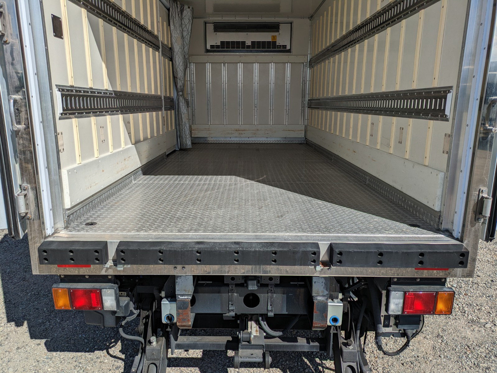 いすゞ エルフ TPG-NPR85AN(2WD)の写真13