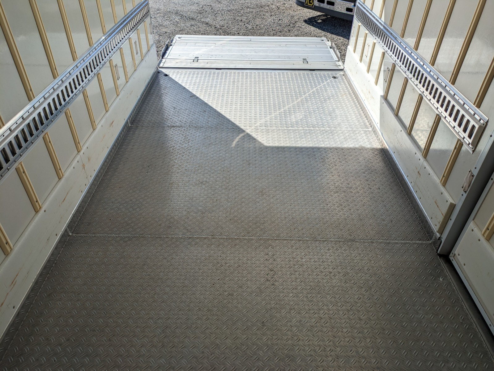 いすゞ エルフ TPG-NPR85AN(2WD)の写真18