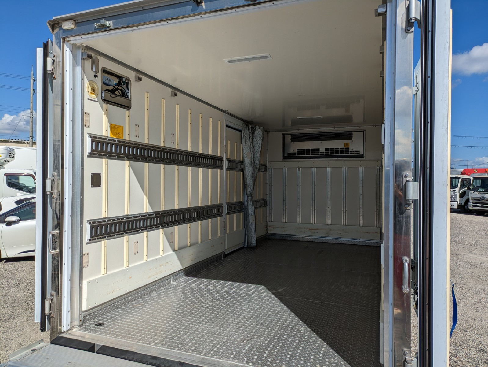 いすゞ エルフ TPG-NPR85AN(2WD)の写真20