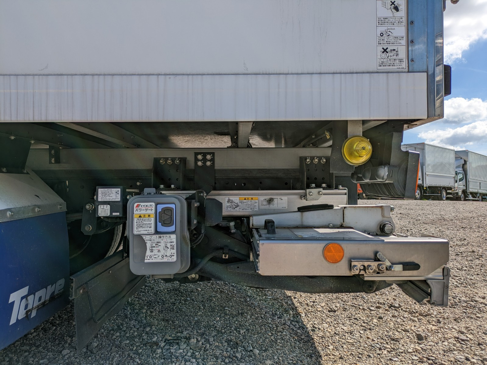 いすゞ エルフ TPG-NPR85AN(2WD)の写真23