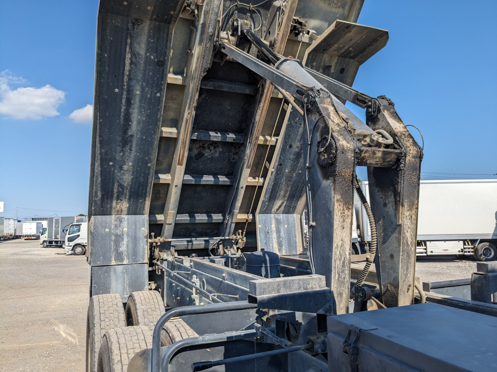 日野 プロフィア QPG-FS1AKDA(6x4)の写真27