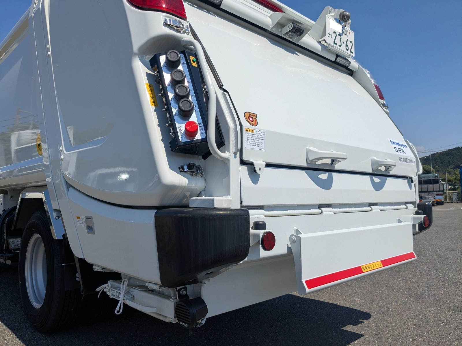 三菱 キャンター 2RG-FEAV0(2WD)の写真7