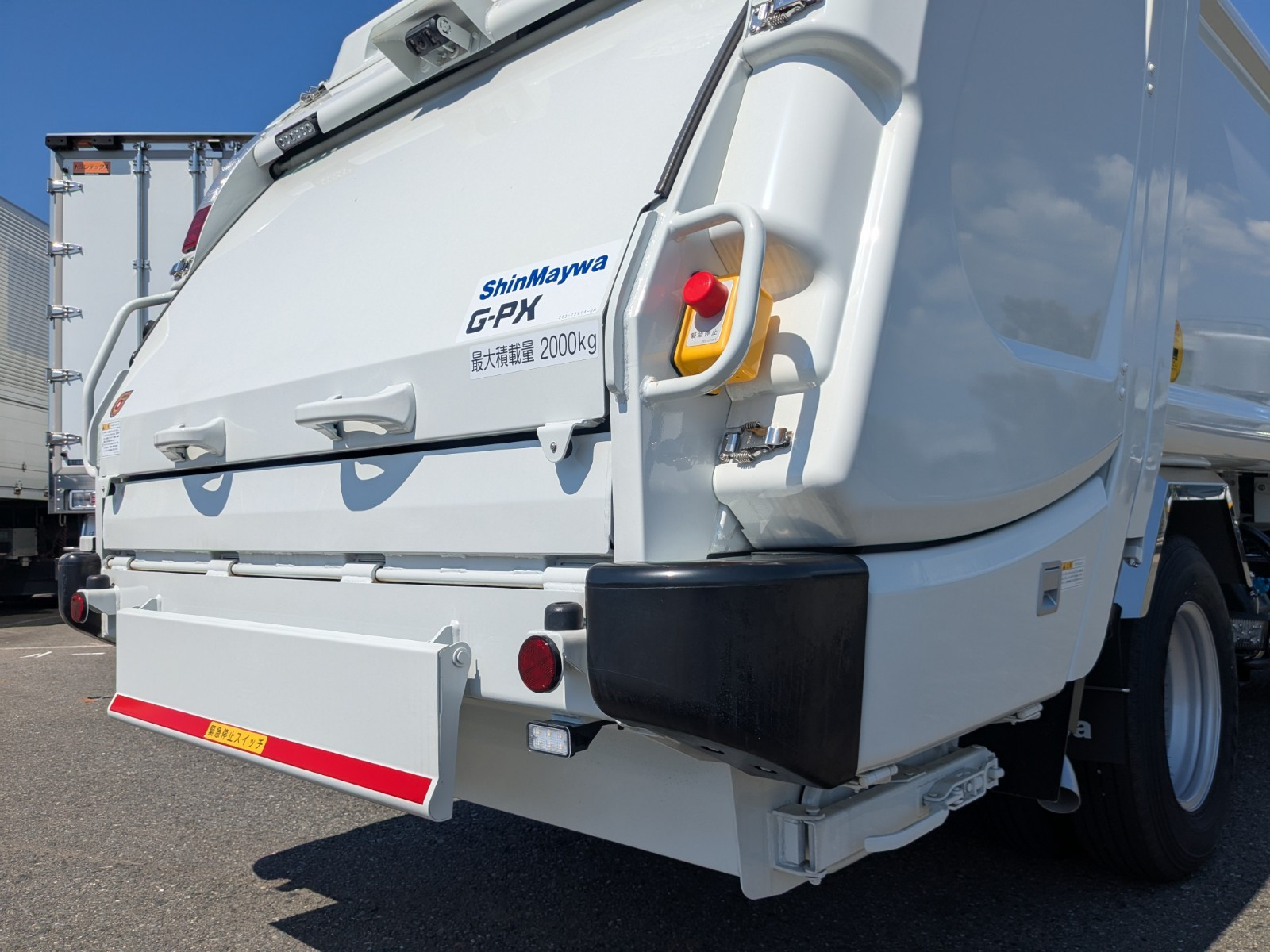 三菱 キャンター 2RG-FEAV0(2WD)の写真8