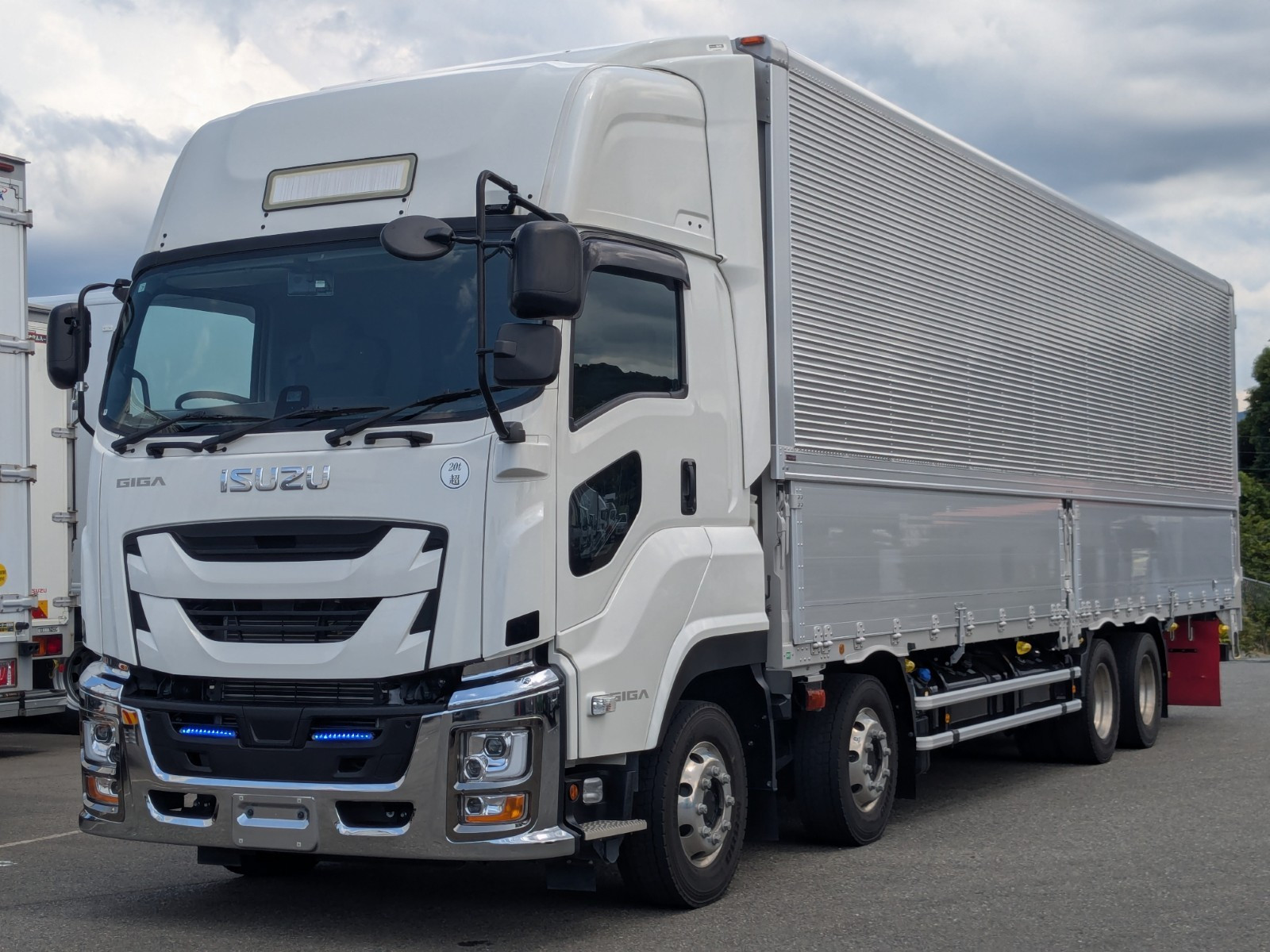 いすゞ ギガ 2PG-CYJ77D(8x4)の写真1