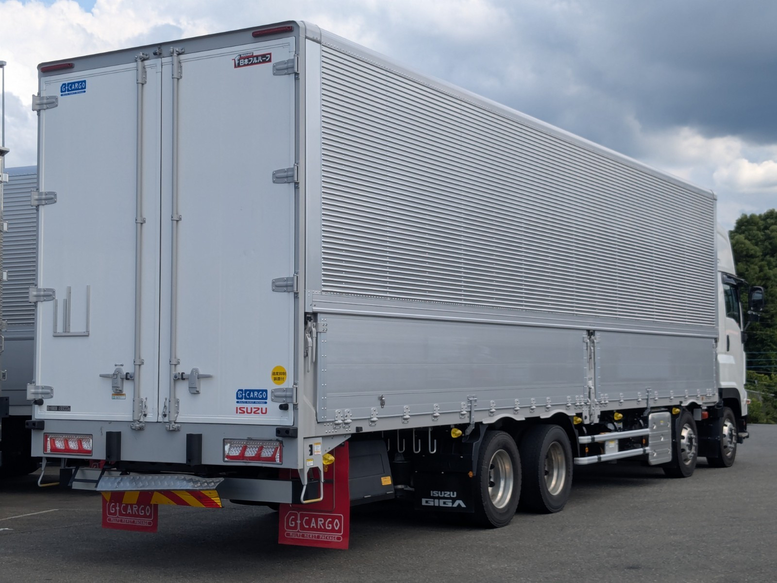 いすゞ ギガ 2PG-CYJ77D(8x4)の写真4