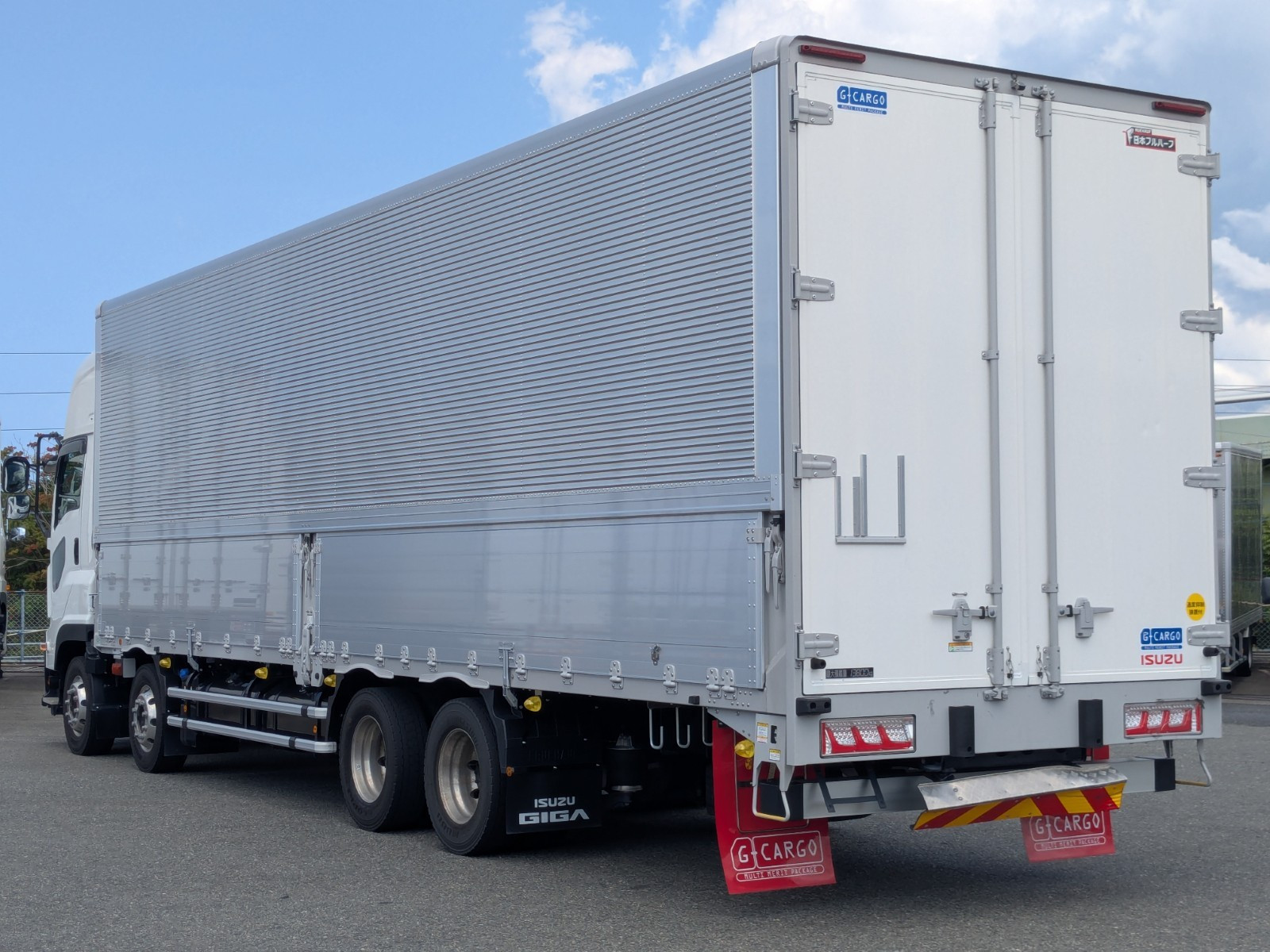 いすゞ ギガ 2PG-CYJ77D(8x4)の写真5