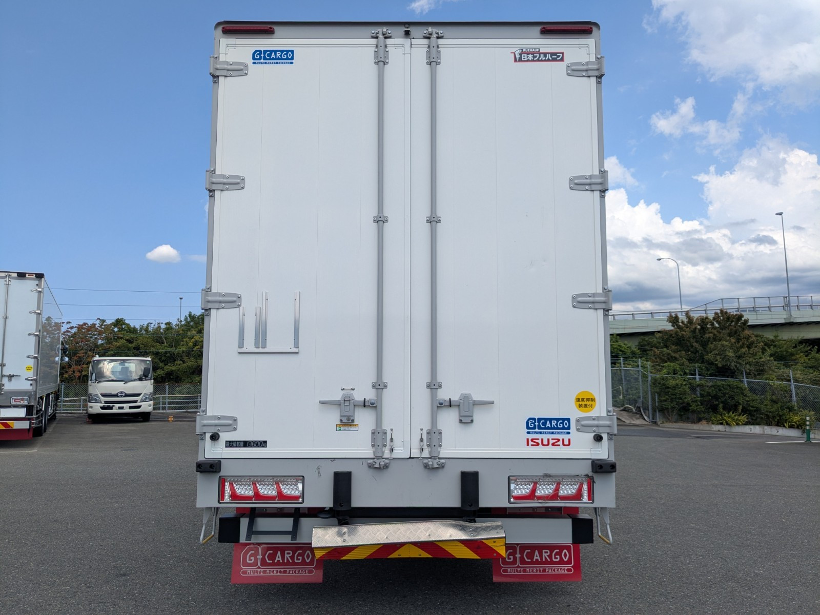 いすゞ ギガ 2PG-CYJ77D(8x4)の写真6