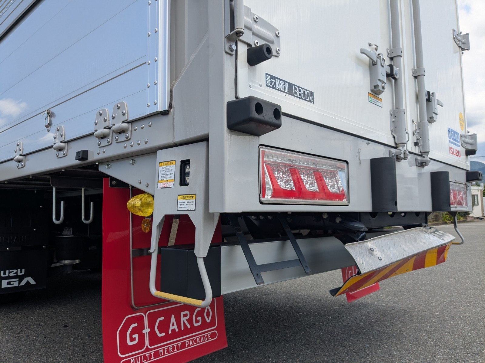 いすゞ ギガ 2PG-CYJ77D(8x4)の写真7