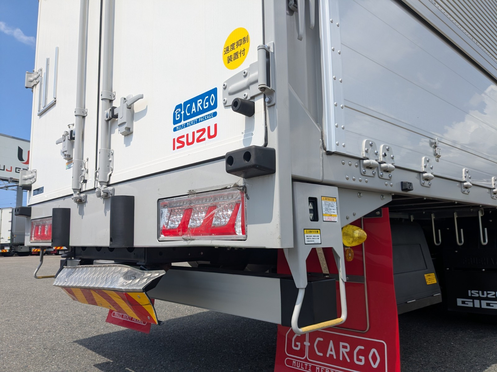 いすゞ ギガ 2PG-CYJ77D(8x4)の写真8