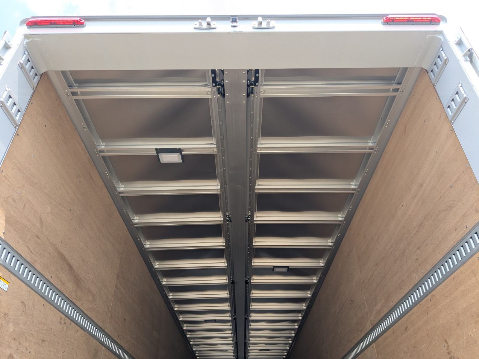 いすゞ ギガ 2PG-CYJ77D(8x4)の写真10