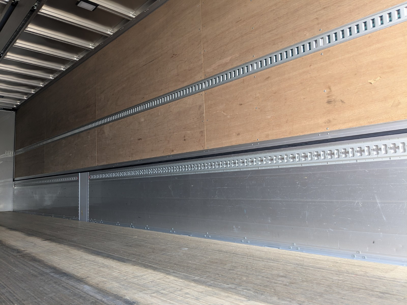 いすゞ ギガ 2PG-CYJ77D(8x4)の写真13