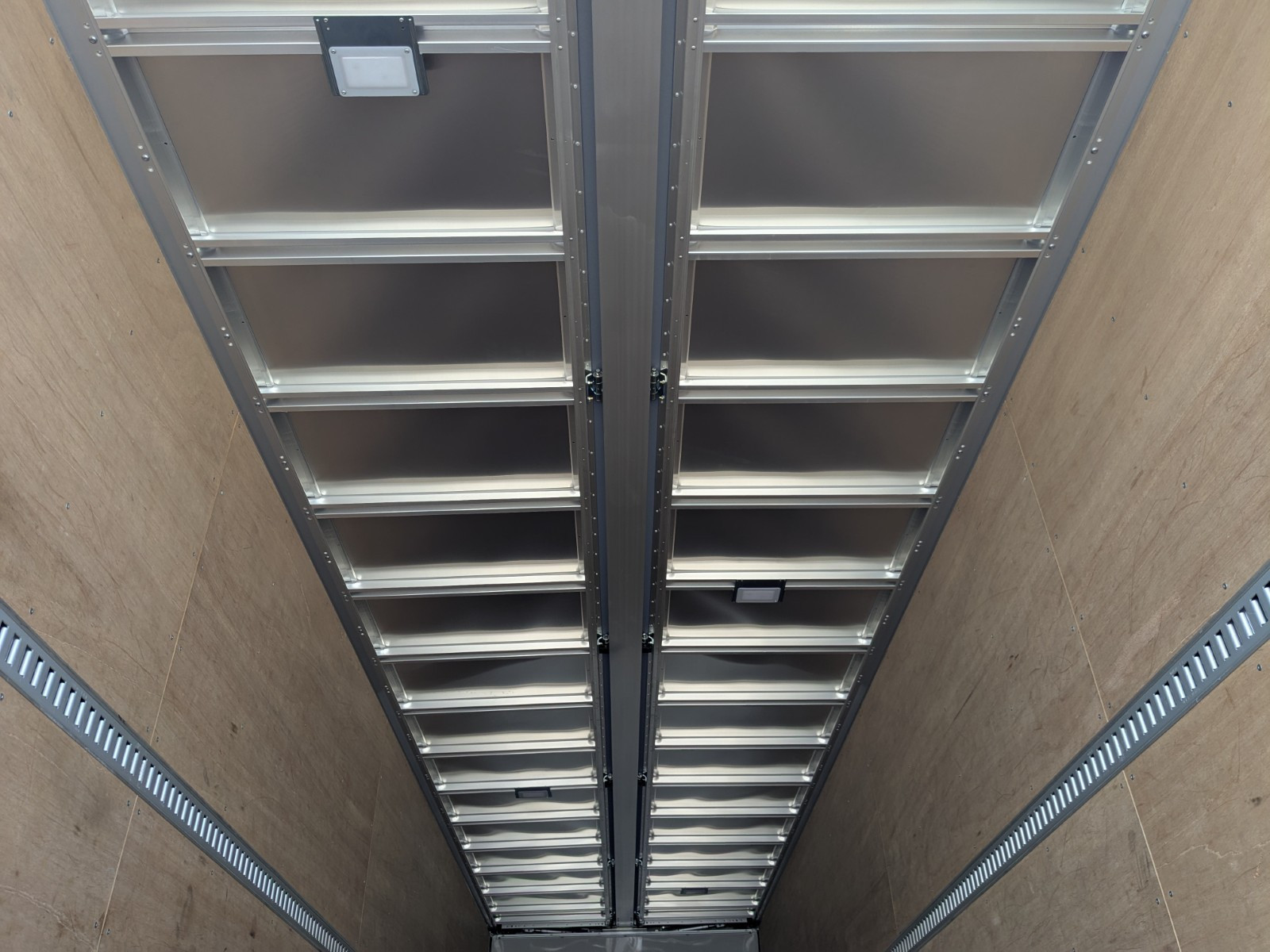 いすゞ ギガ 2PG-CYJ77D(8x4)の写真16