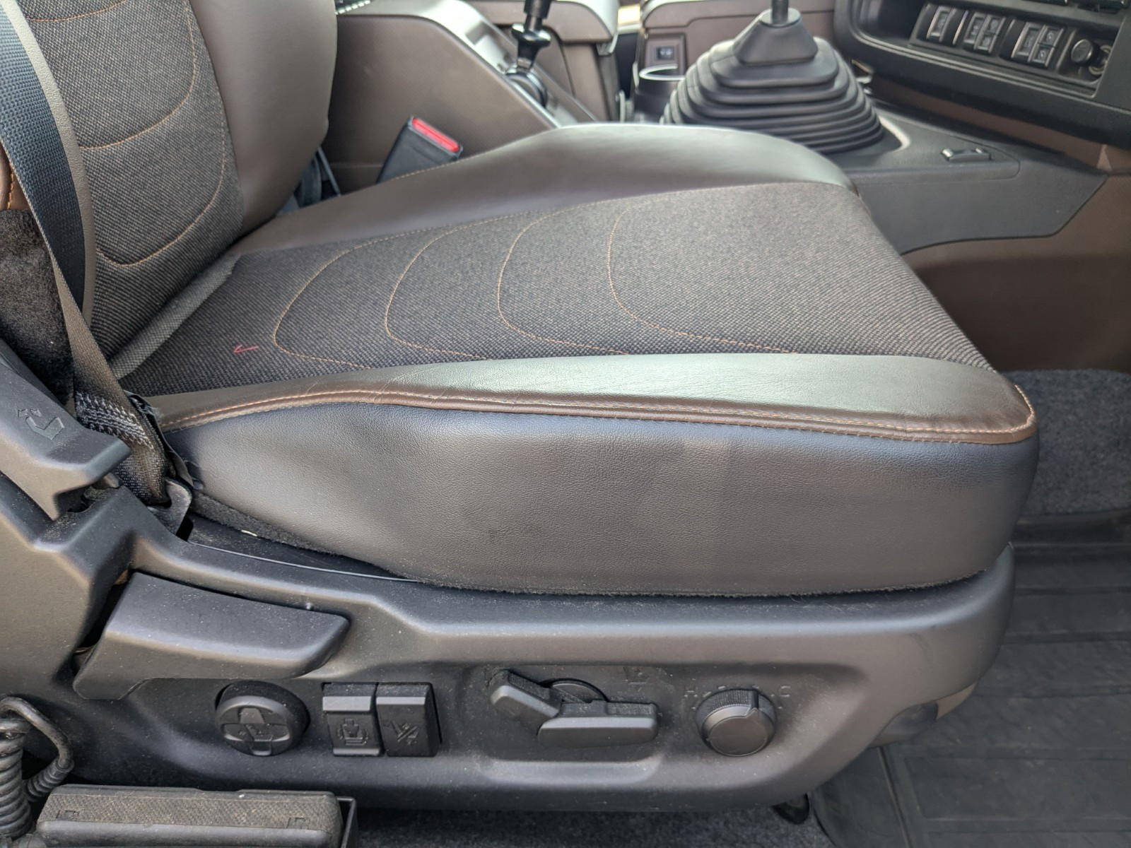 いすゞ ギガ 2PG-CYJ77D(8x4)の写真34