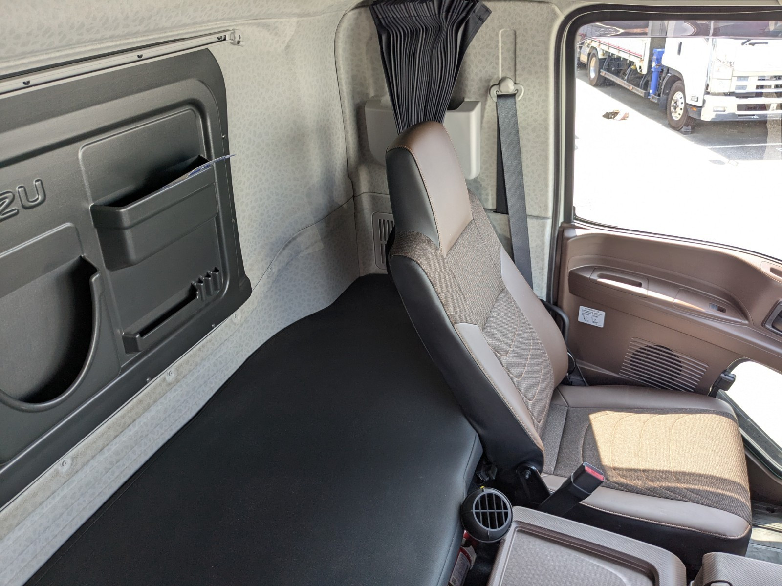 いすゞ ギガ 2PG-CYJ77D(8x4)の写真36