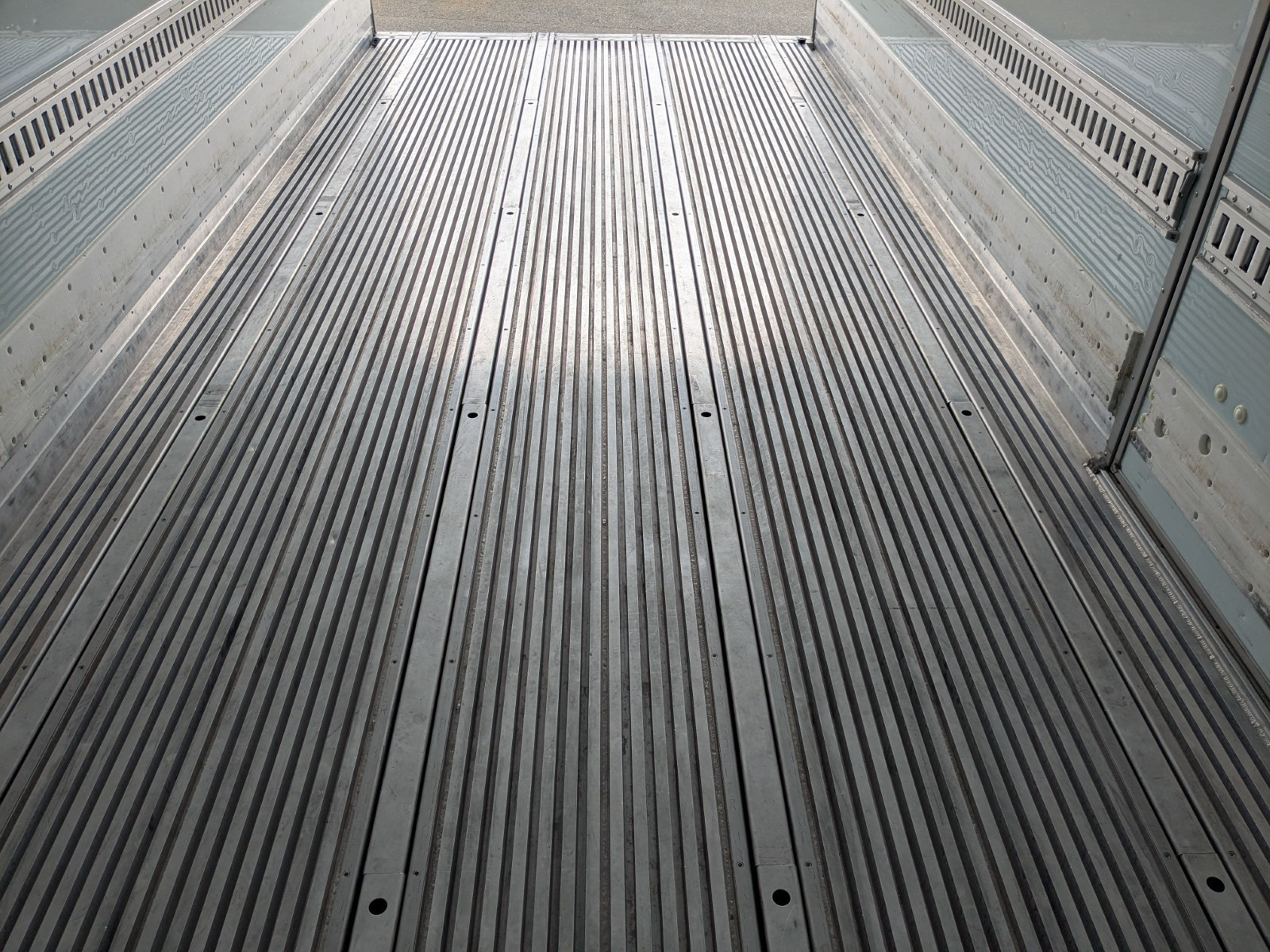 日野 レンジャー 2KG-FD2ABG(2WD)の写真21