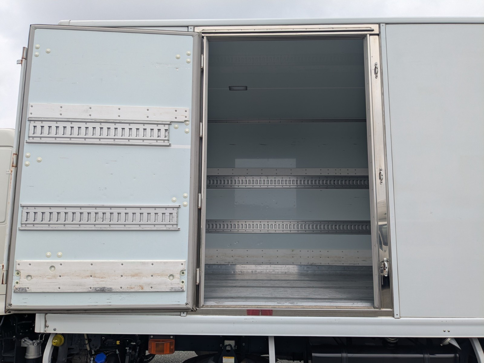 日野 レンジャー 2KG-FD2ABG(2WD)の写真28