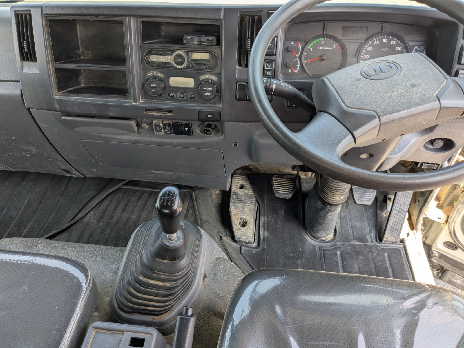 UD コンドル 2PG-BRR90S2(2WD)の写真33