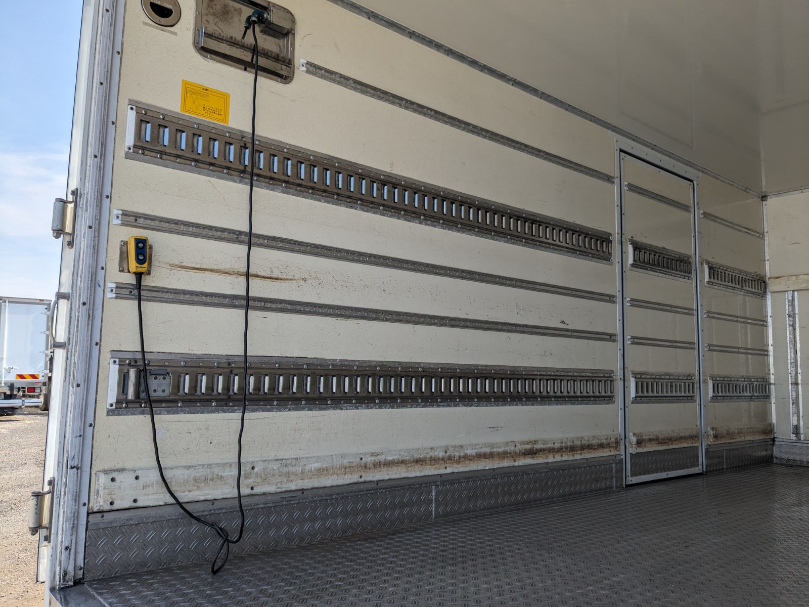 いすゞ エルフ TPG-NPR85AN(2WD)の写真23