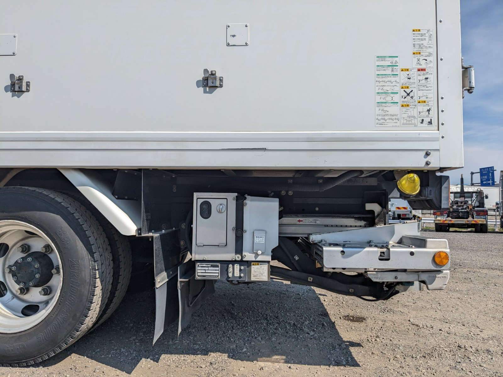 いすゞ エルフ TPG-NPR85AN(2WD)の写真25