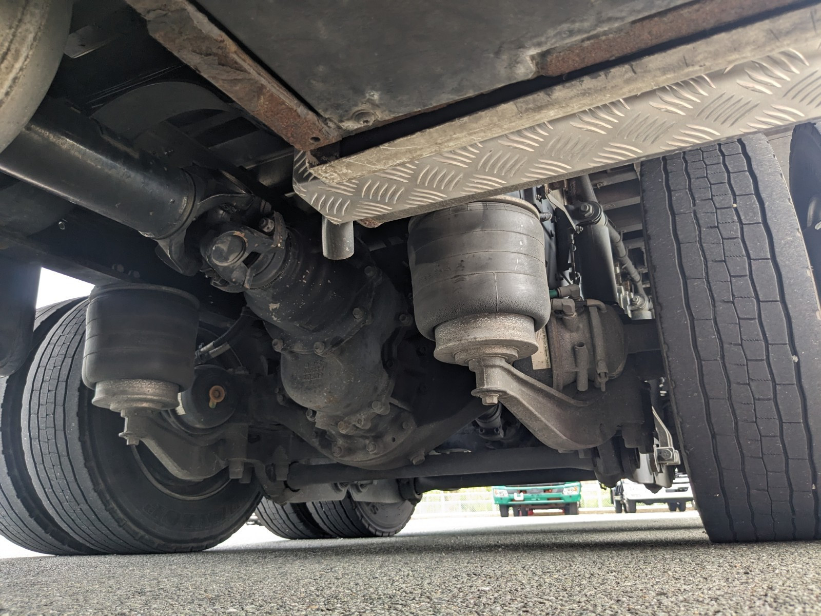 いすゞ ギガ QKG-CYJ77A(8x4)の写真13