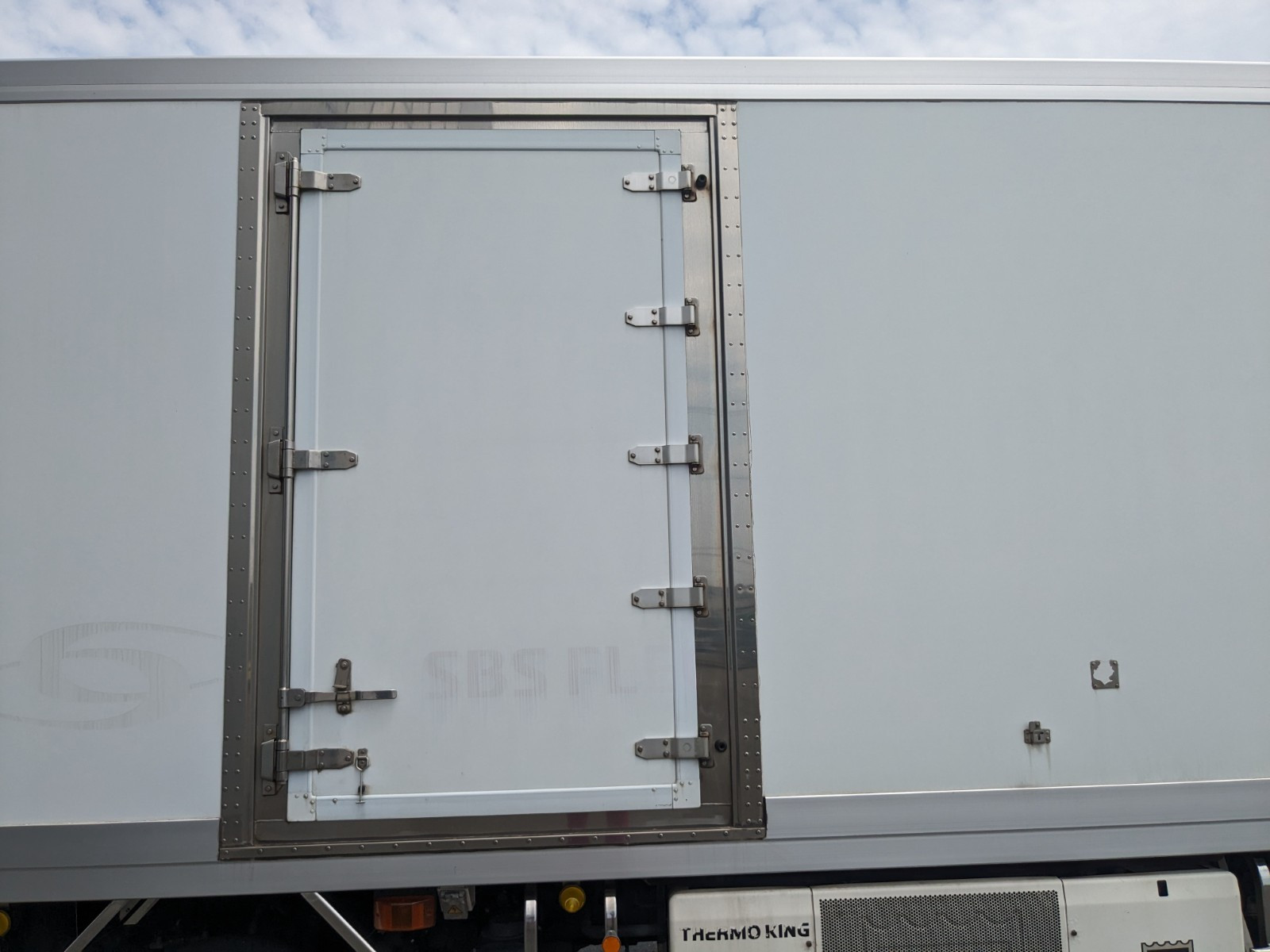 いすゞ ギガ QKG-CYJ77A(8x4)の写真15