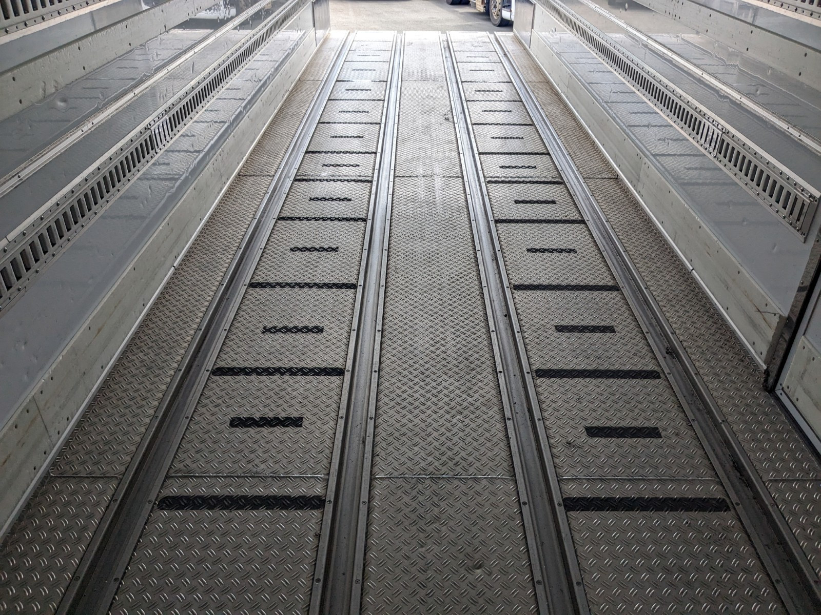 いすゞ ギガ QKG-CYJ77A(8x4)の写真27