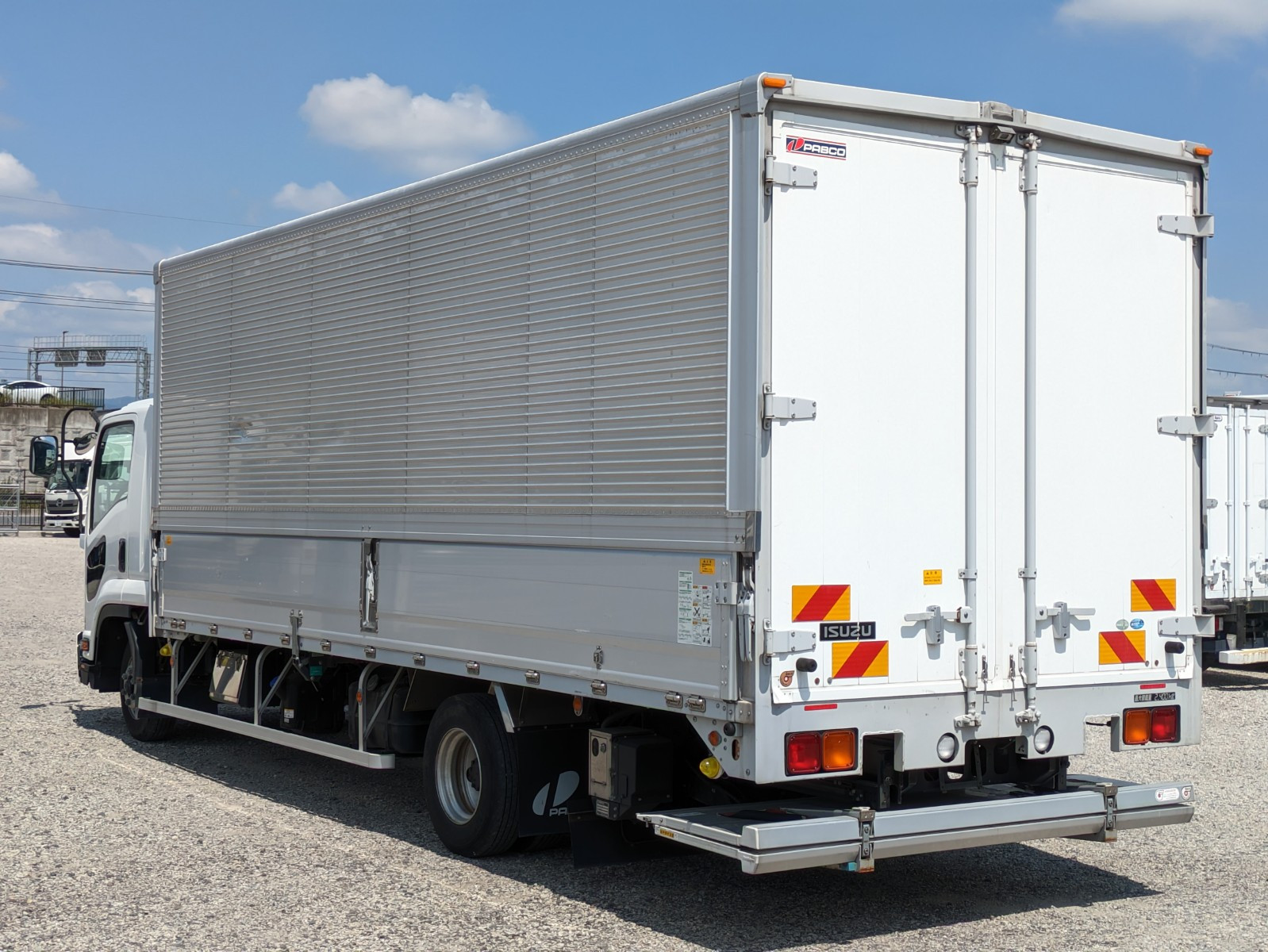 いすゞ フォワード 2PG-FRR90S2(2WD)の写真4