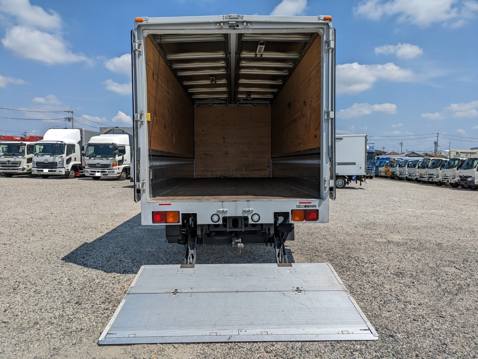 いすゞ フォワード 2PG-FRR90S2(2WD)の写真11