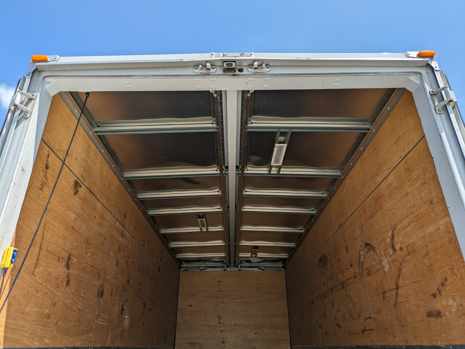 いすゞ フォワード 2PG-FRR90S2(2WD)の写真12