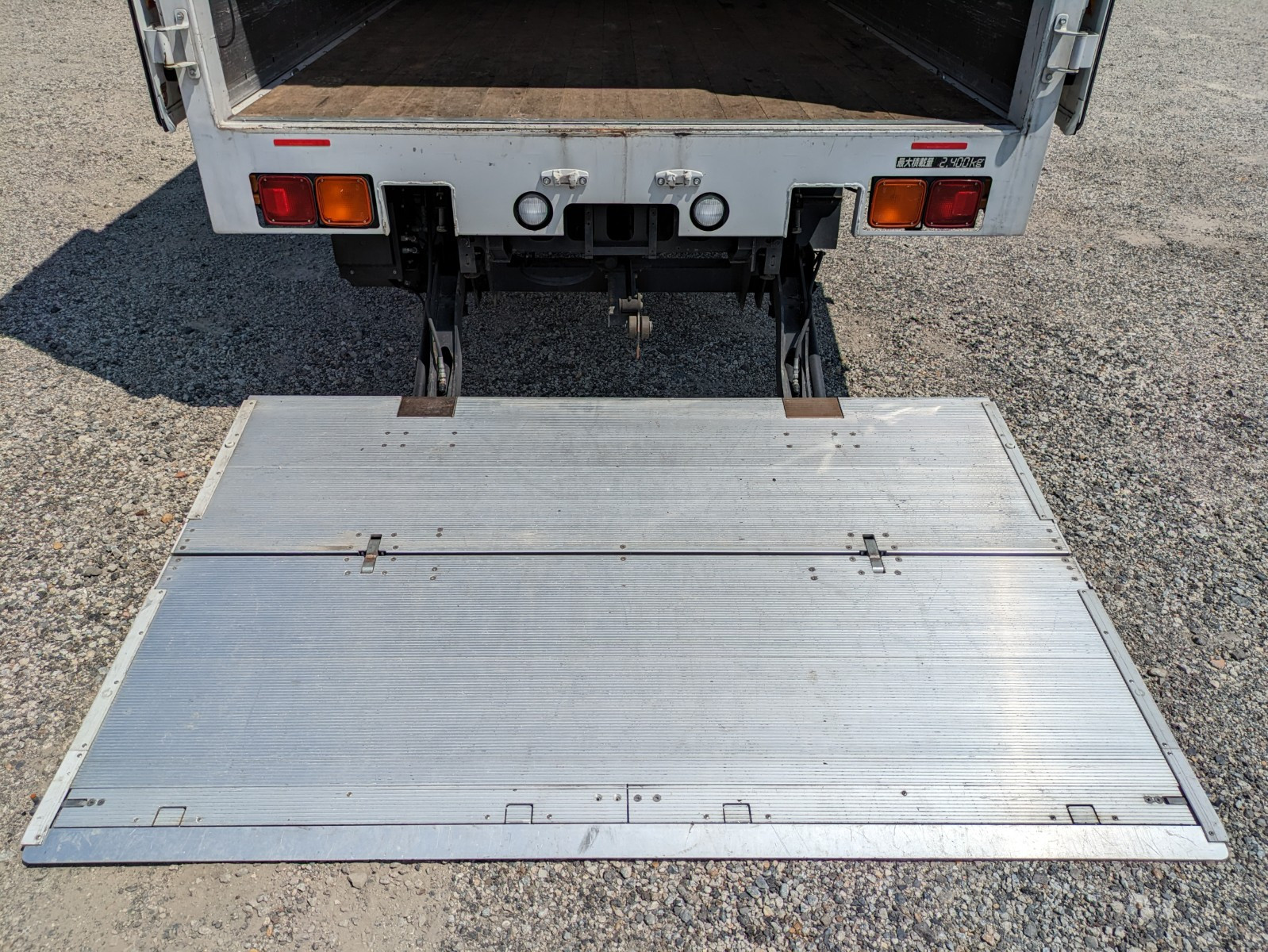 いすゞ フォワード 2PG-FRR90S2(2WD)の写真14