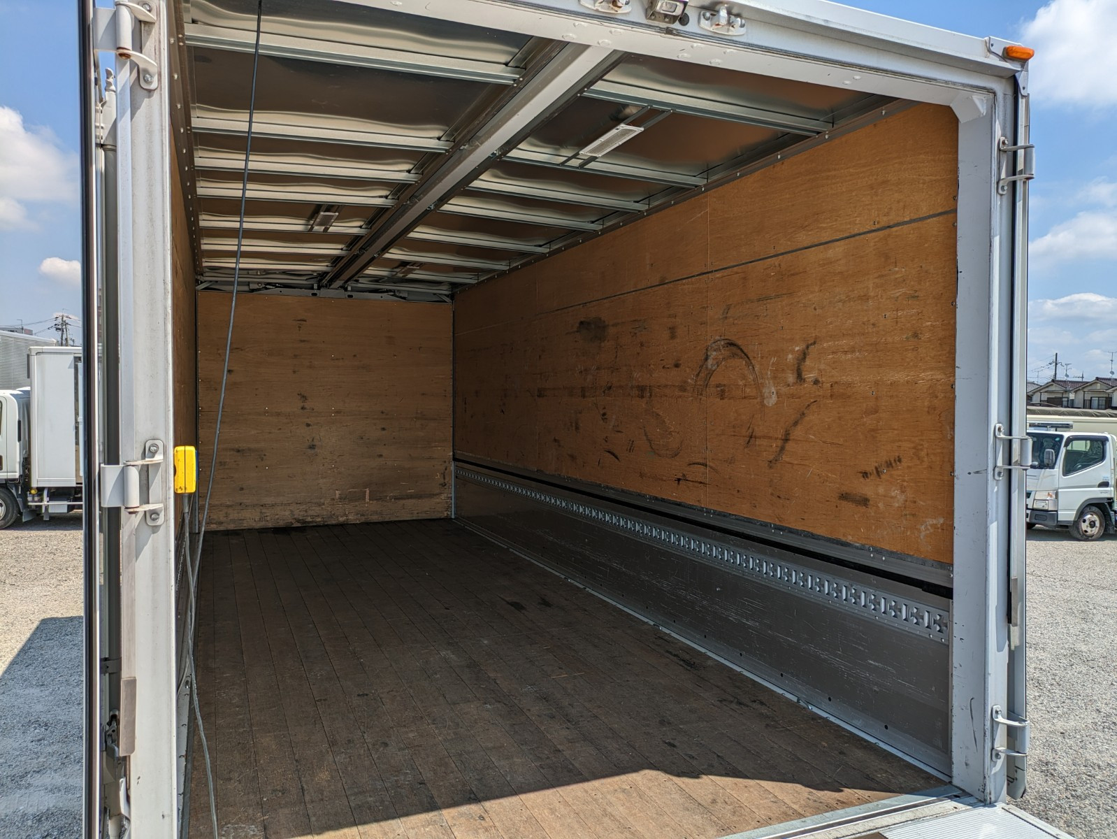 いすゞ フォワード 2PG-FRR90S2(2WD)の写真19