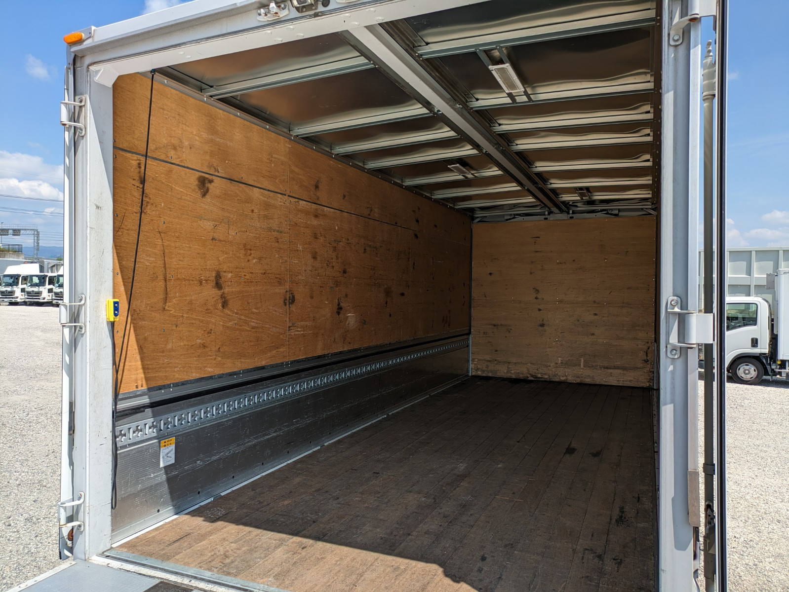 いすゞ フォワード 2PG-FRR90S2(2WD)の写真20