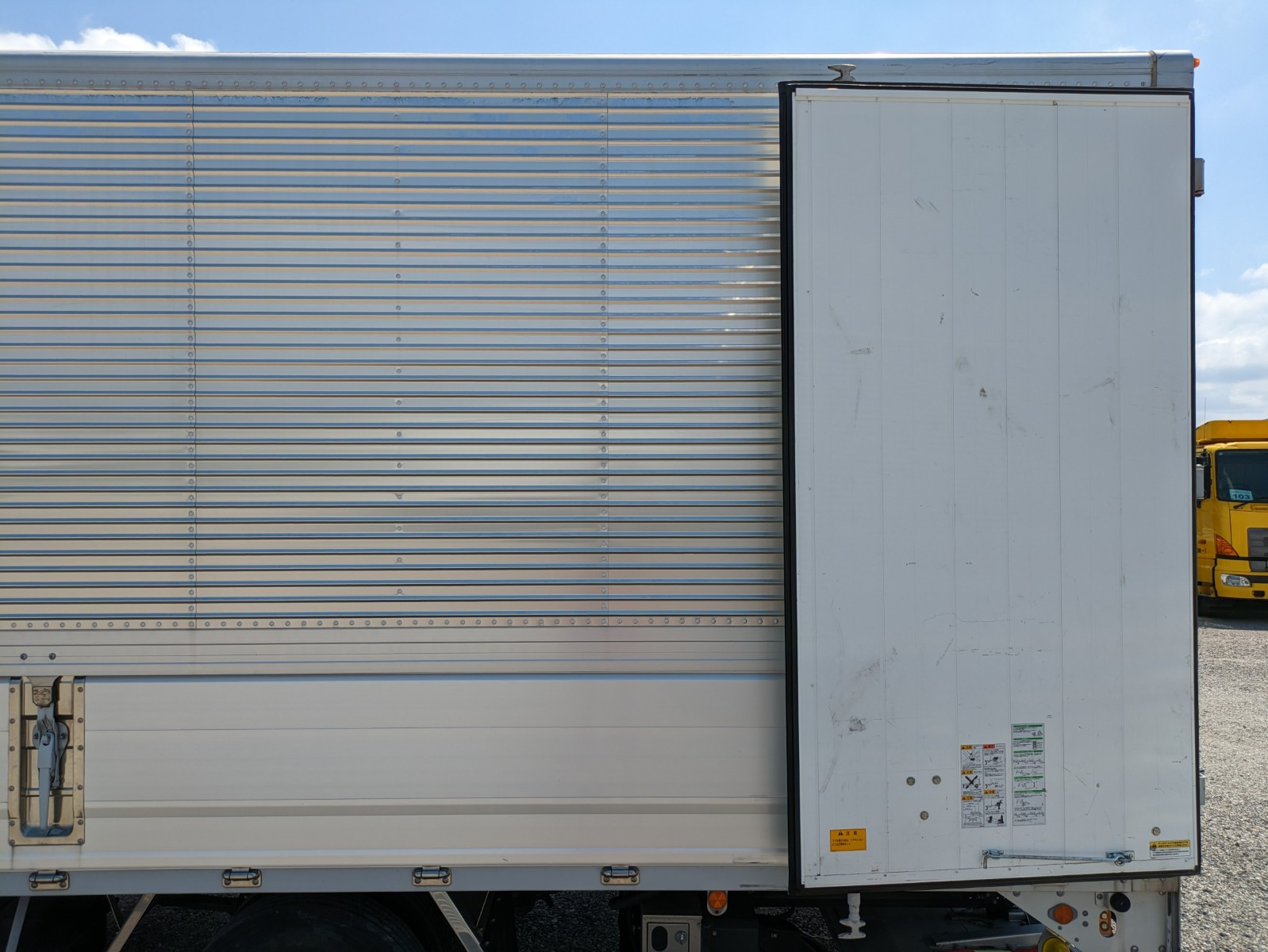 いすゞ フォワード 2PG-FRR90S2(2WD)の写真21