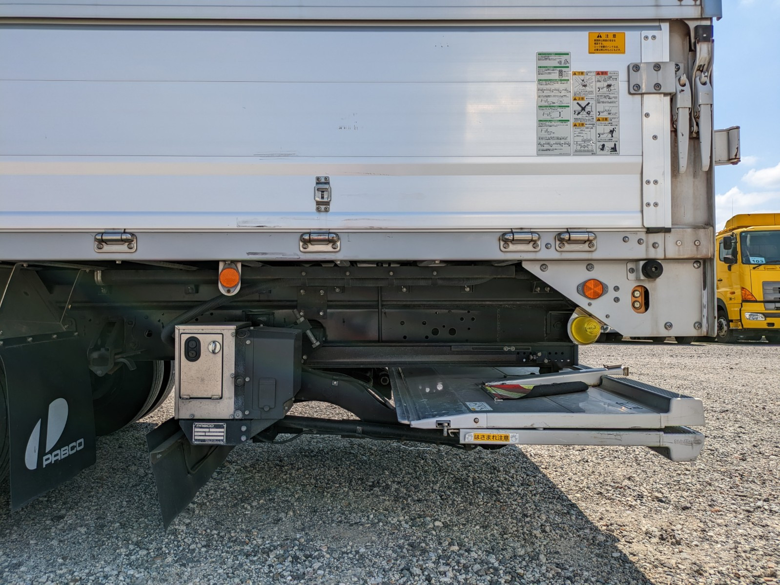 いすゞ フォワード 2PG-FRR90S2(2WD)の写真23