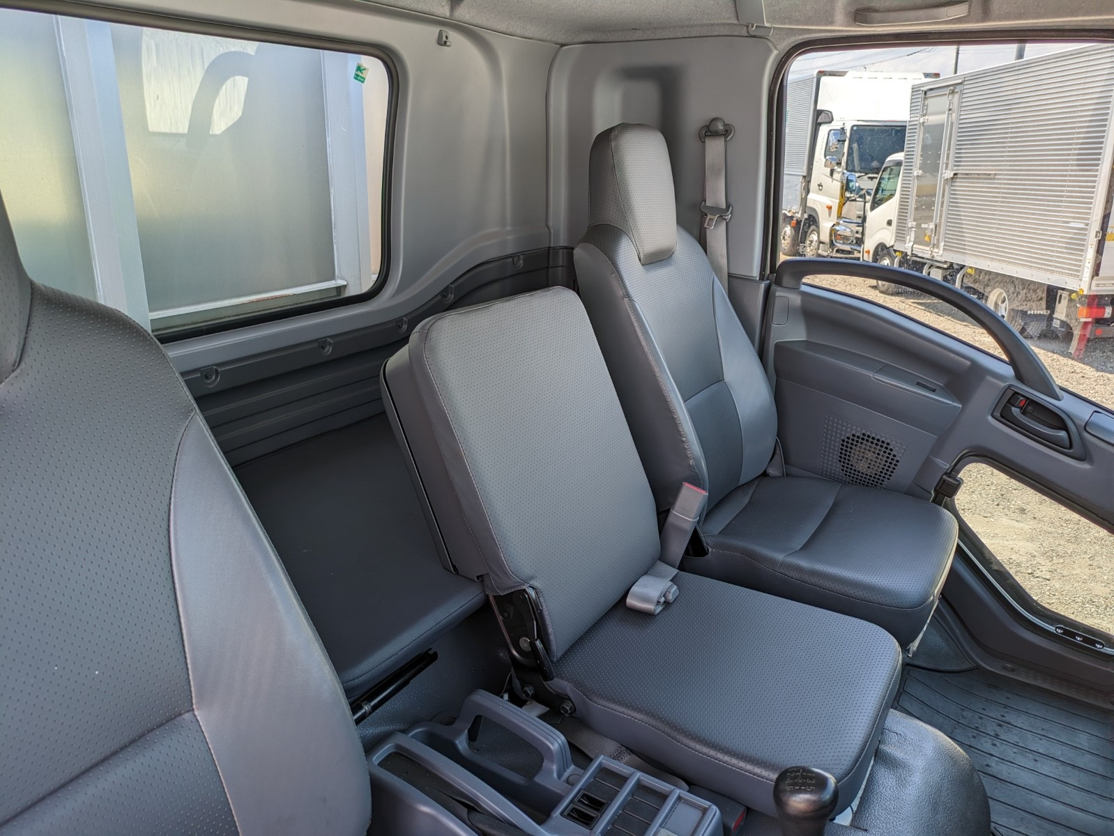 いすゞ フォワード 2PG-FRR90S2(2WD)の写真41