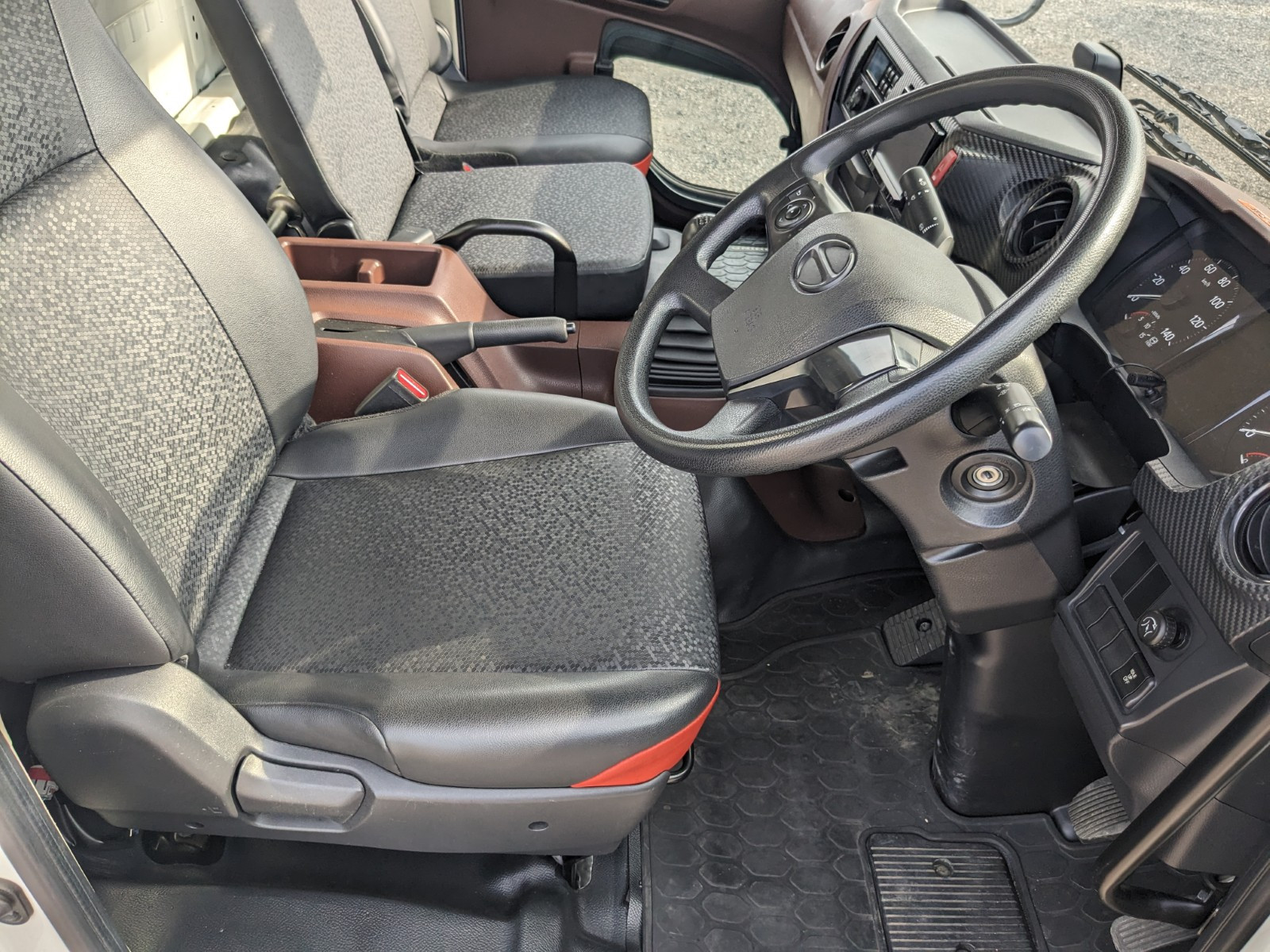 日野 レンジャー 2KG-FC2ABA(2WD)の写真38