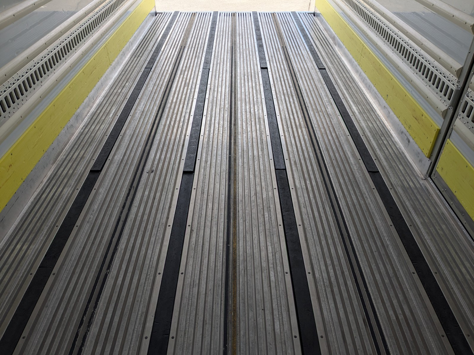 日野 レンジャー 2KG-FC2ABG(2WD)の写真23