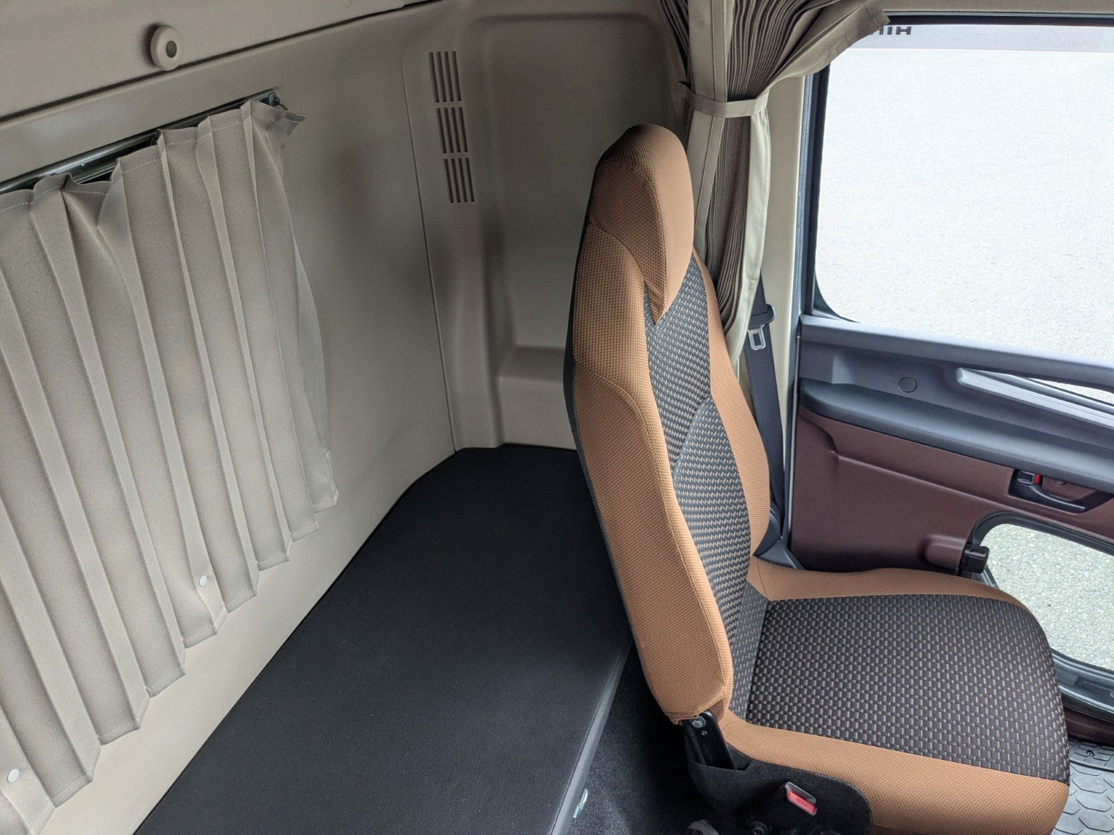 日野 レンジャー 2KG-FD2ABG(2WD)の写真38