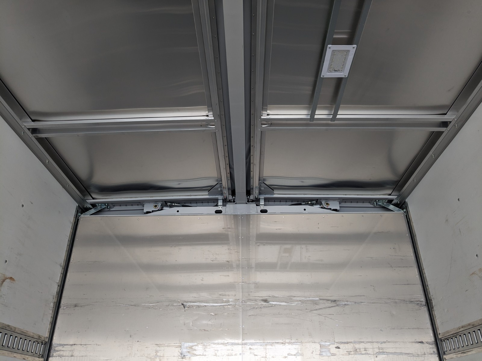 三菱 ファイター 2KG-FK65F(2WD)の写真18