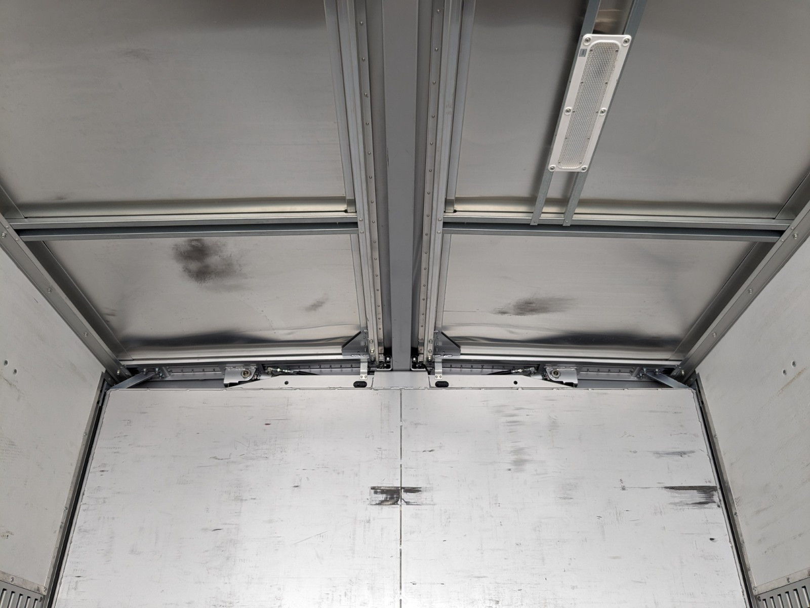 三菱 ファイター 2KG-FK65F(2WD)の写真15