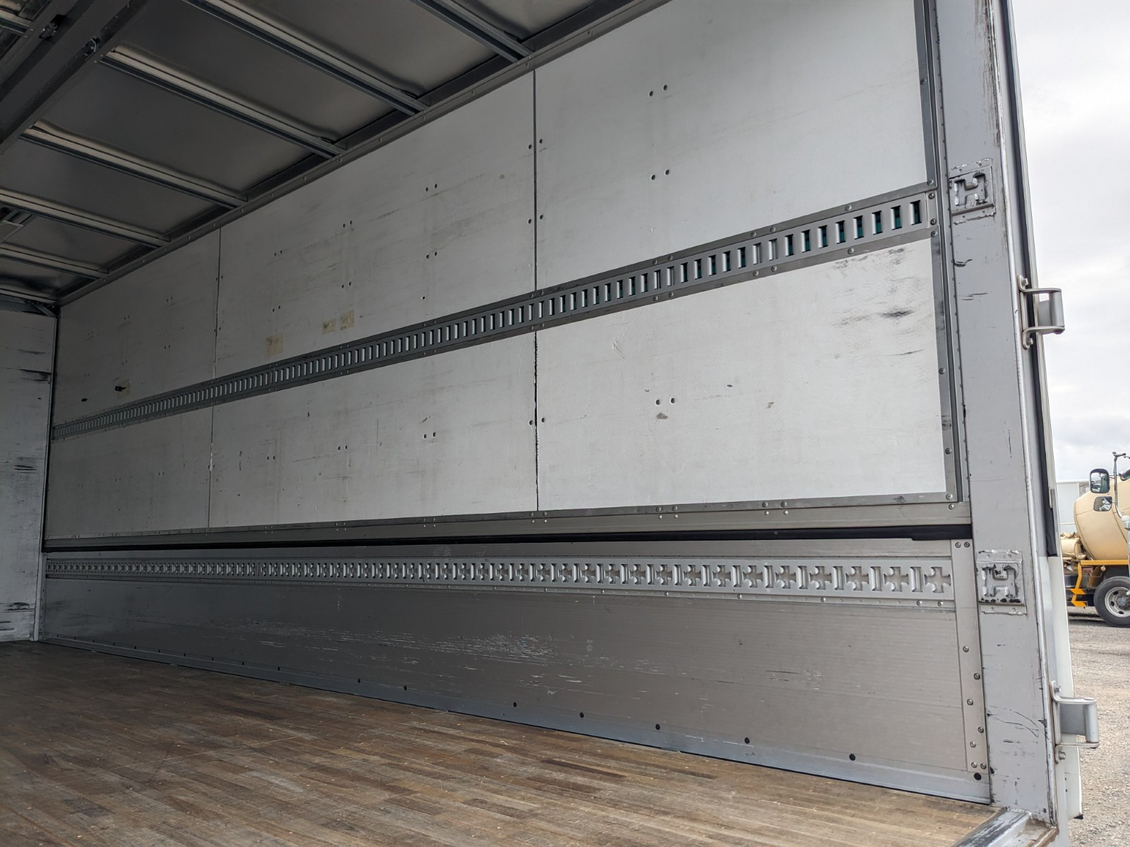 三菱 ファイター 2KG-FK65F(2WD)の写真18