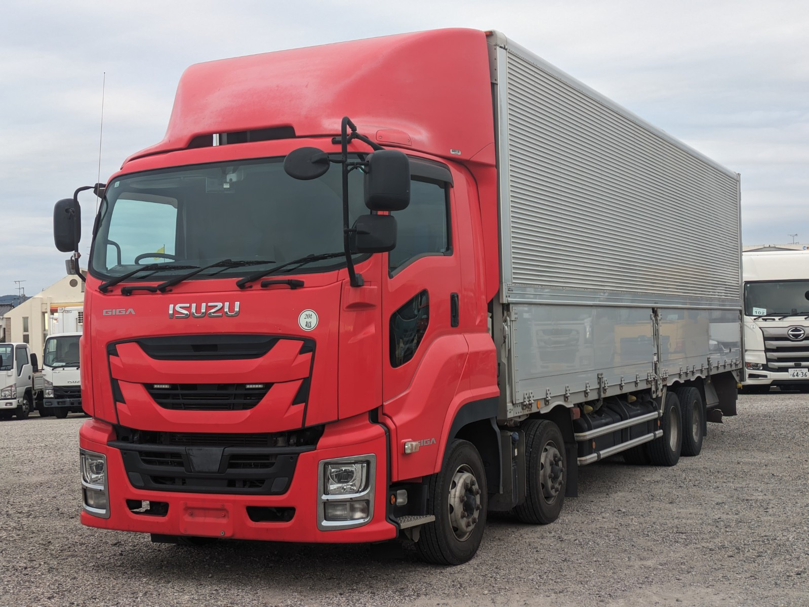 いすゞ ギガ 2PG-CYJ77C(8x4)の写真1