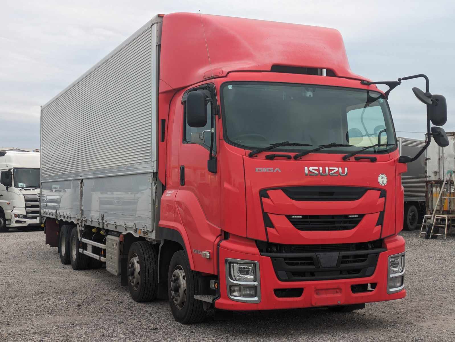 いすゞ ギガ 2PG-CYJ77C(8x4)の写真3