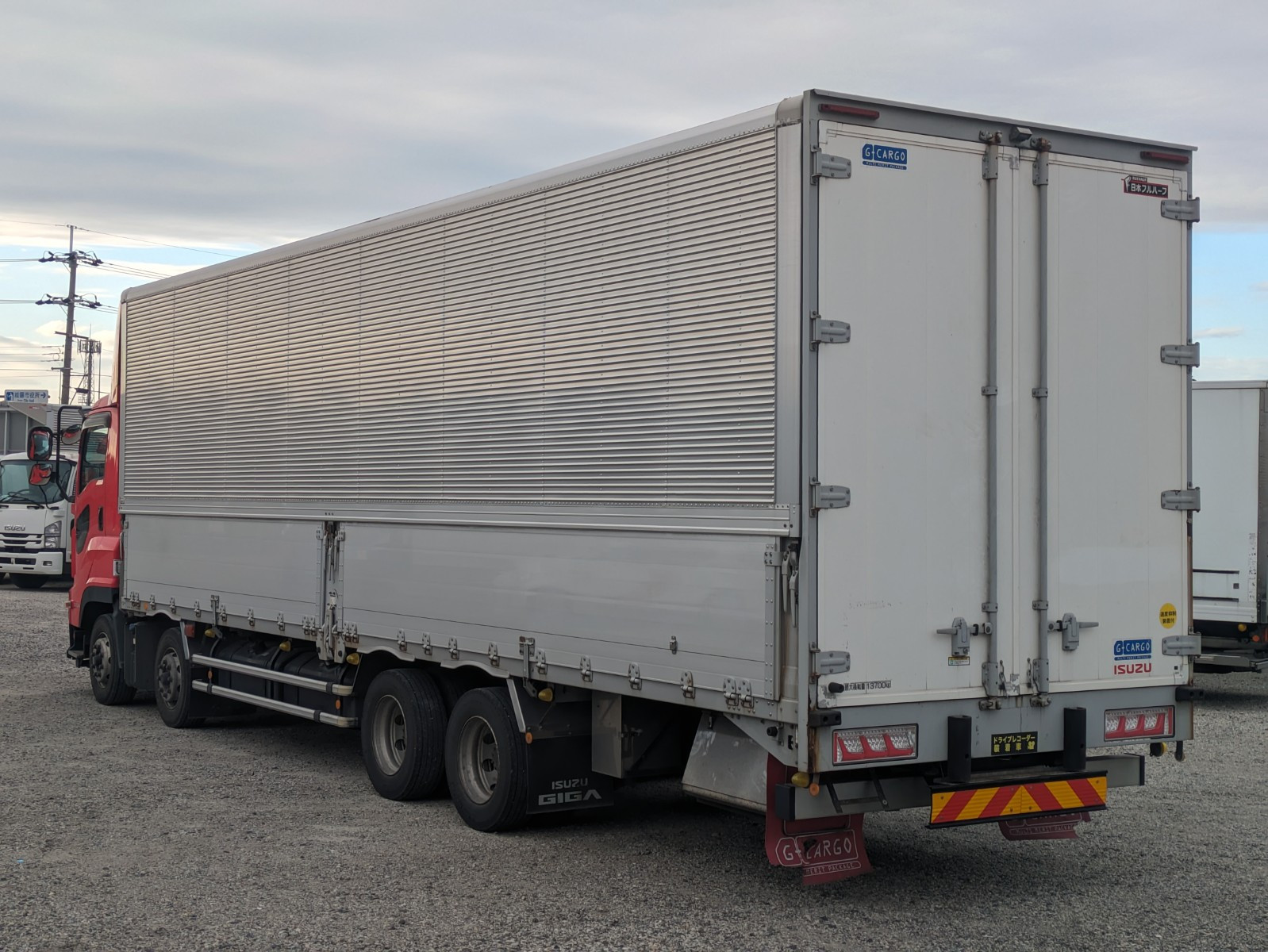 いすゞ ギガ 2PG-CYJ77C(8x4)の写真6