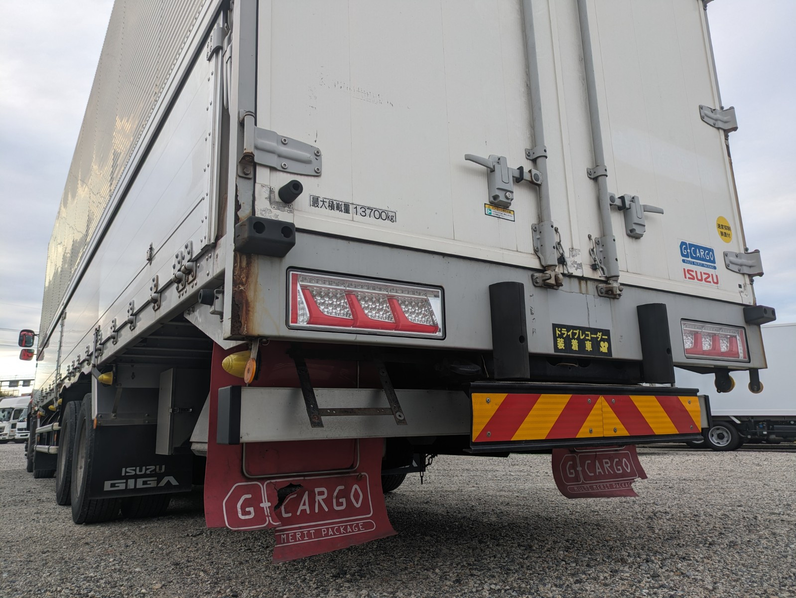 いすゞ ギガ 2PG-CYJ77C(8x4)の写真7