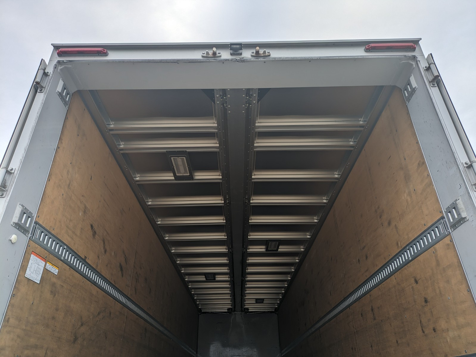 いすゞ ギガ 2PG-CYJ77C(8x4)の写真12