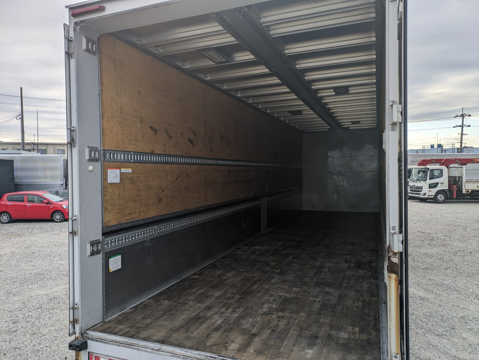 いすゞ ギガ 2PG-CYJ77C(8x4)の写真19