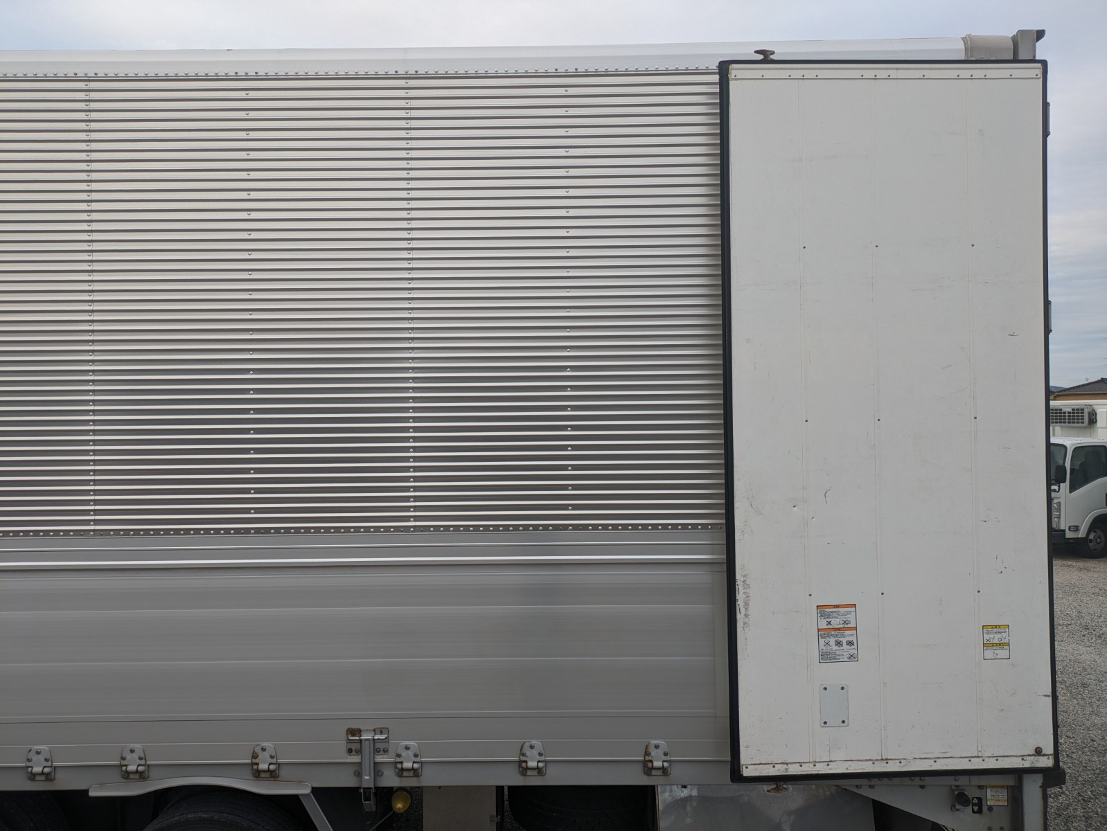 いすゞ ギガ 2PG-CYJ77C(8x4)の写真20