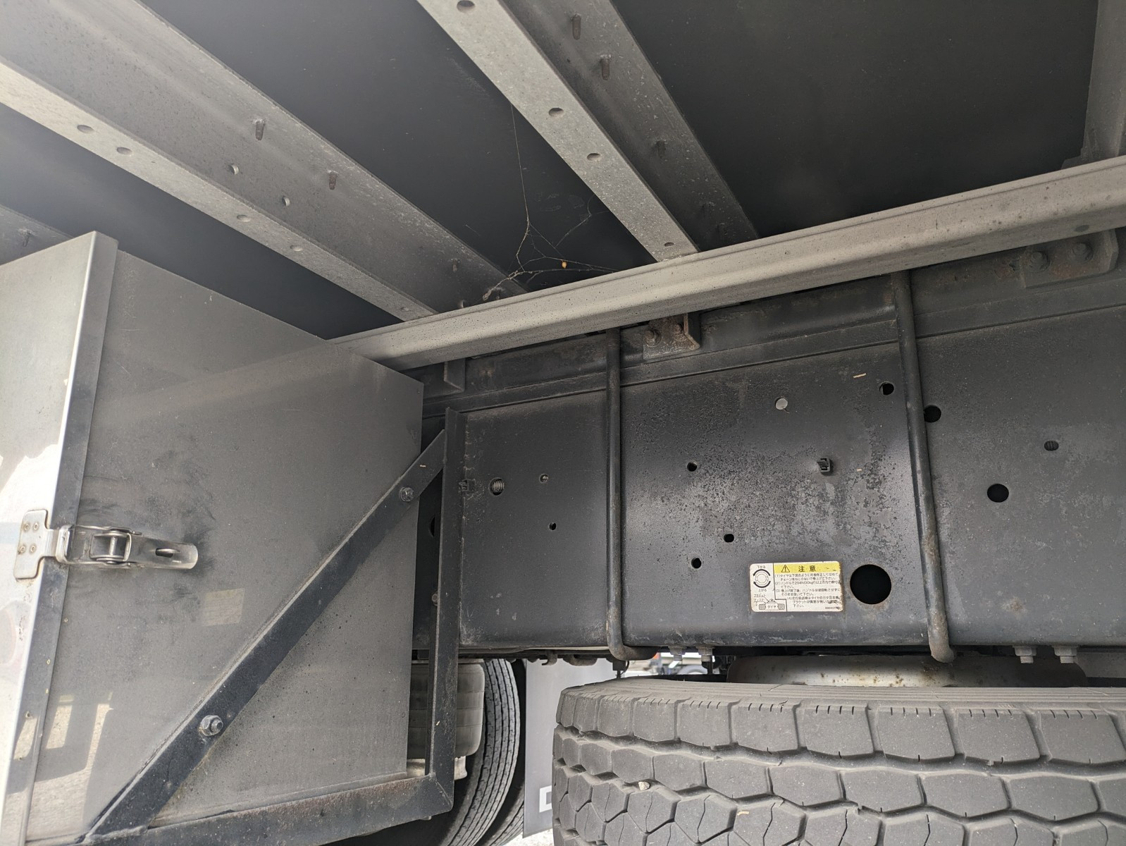 いすゞ ギガ 2PG-CYJ77C(8x4)の写真23